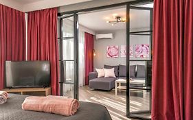 Rose One Bedroom Designer Apartment In City Centre By Flat Mаnager