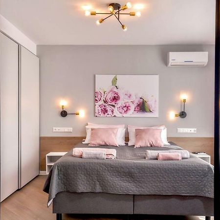 סופיה Rose One Bedroom Designer Apartment In City Centre By Flat Mаnager מראה חיצוני תמונה