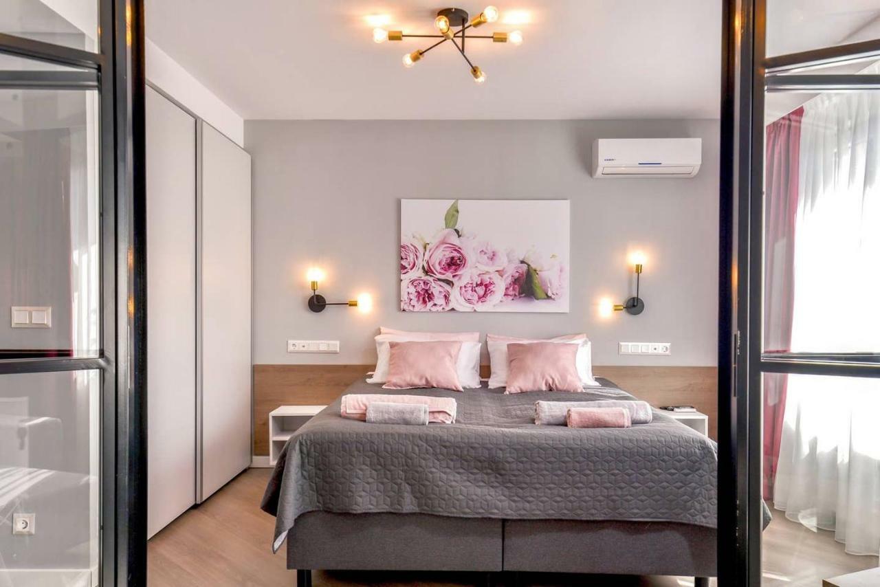 סופיה Rose One Bedroom Designer Apartment In City Centre By Flat Mаnager מראה חיצוני תמונה