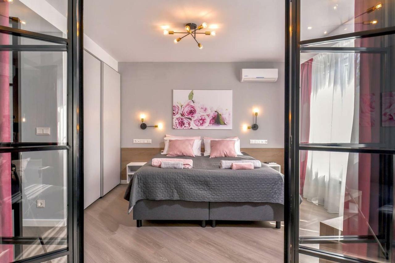 סופיה Rose One Bedroom Designer Apartment In City Centre By Flat Mаnager מראה חיצוני תמונה